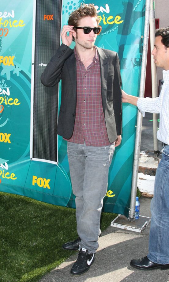 Robert Pattinson At The Teen Choice Awards, 2009