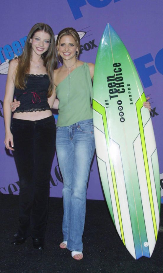 Sarah Michelle Gellar And Michelle Trachtenberg At The Teen Choice Awards, 2001