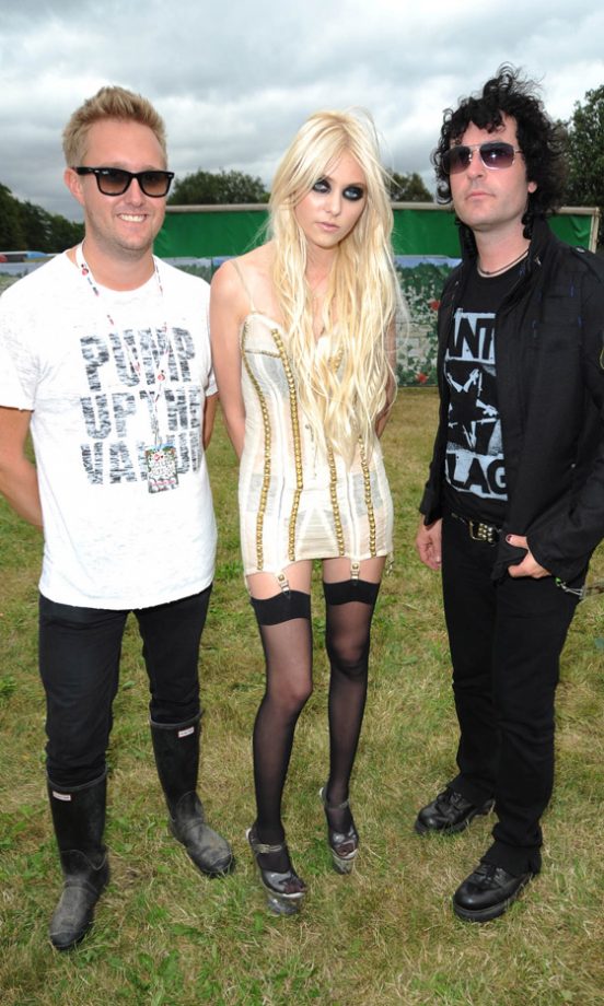 Taylor Momsen Poses With Her Band Members From The Pretty Reckless At V Festival 2010