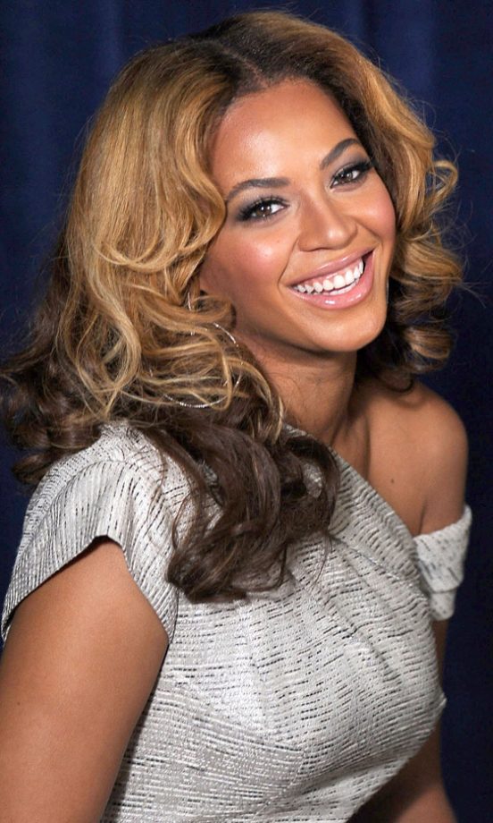 Beyoncé Looks Picture-Perfect With A Big And Bouncy Hairstyle, 2010