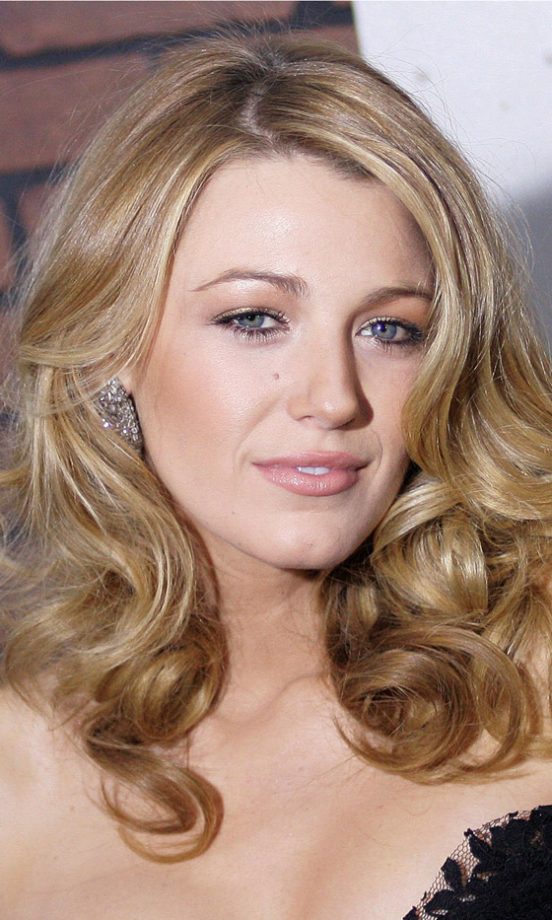 Blake Lively Wows With A Side-Swept Curly Hairstyle In New York, 2010