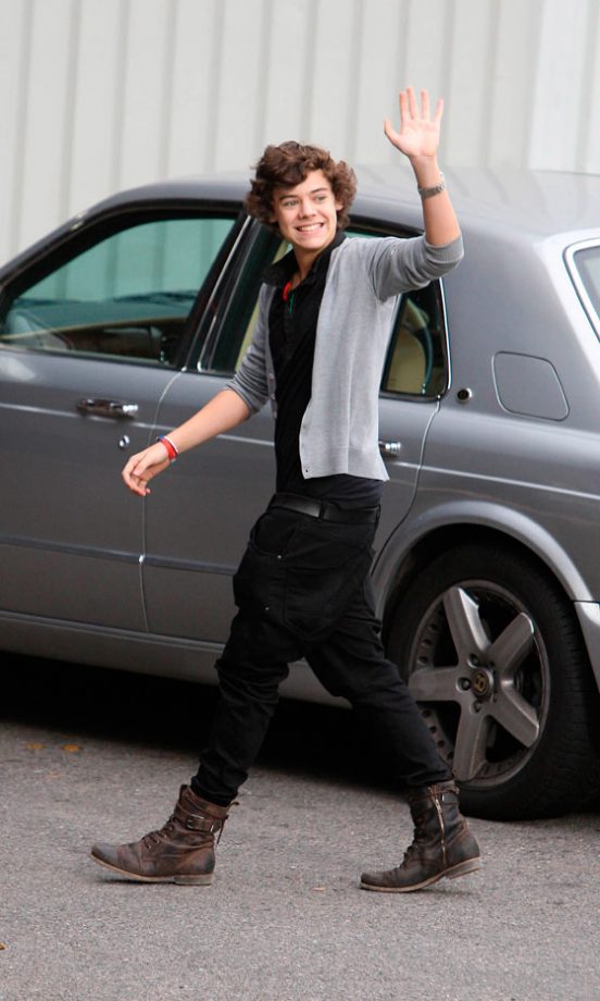 Gorgeous Harry From One Direction Waves To Fans At The Riverside Studios In London