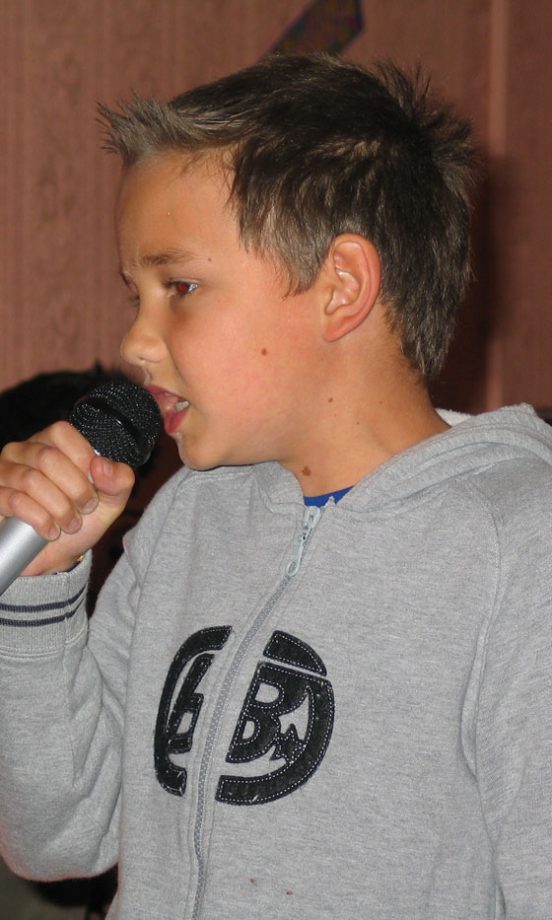 X Factor Finalist Liam Payne Singing
