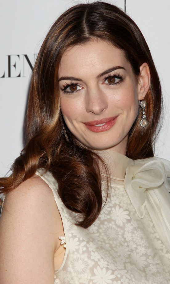 Anne Hathaway With A Super-Shiny Hairstyle At The Love and Other Drugs' New York Film Premiere 2010