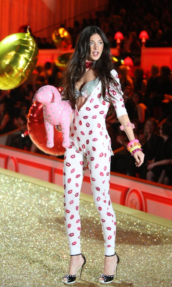 Isabeli Fontana Models On The Victoria Secret’s Catwalk 2010