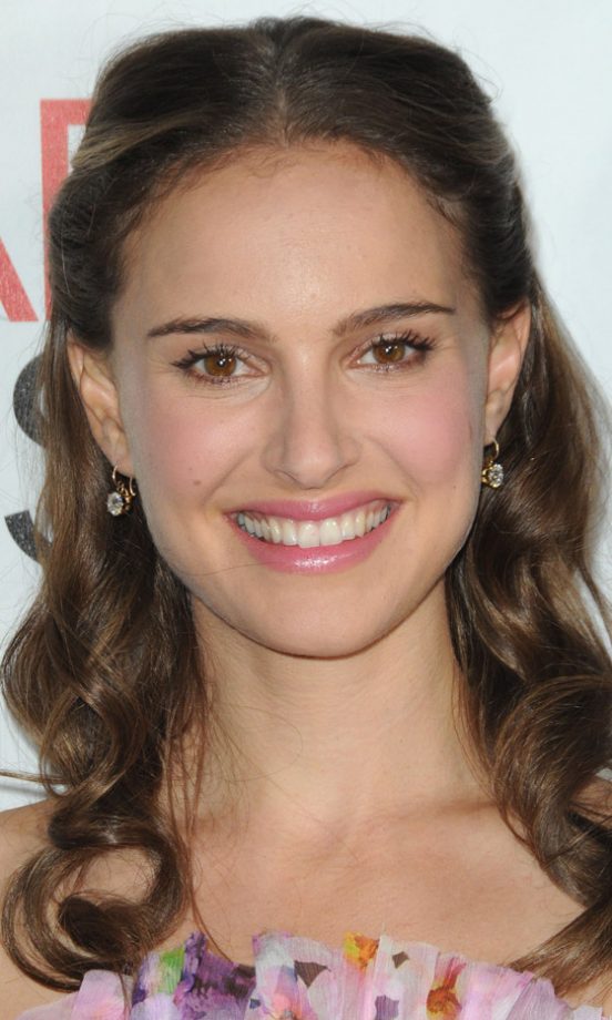 Natalie Portman Wearing A Wavy Hairstyle At The AFI Film Festival 2010 Closing Night Gala Premiere of Black Swan, LA