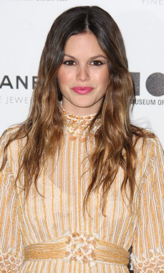 Rachel Bilson With A Wavy Hairstyle At An Exhibition Opening At The Museum of Contemporary Art 2010