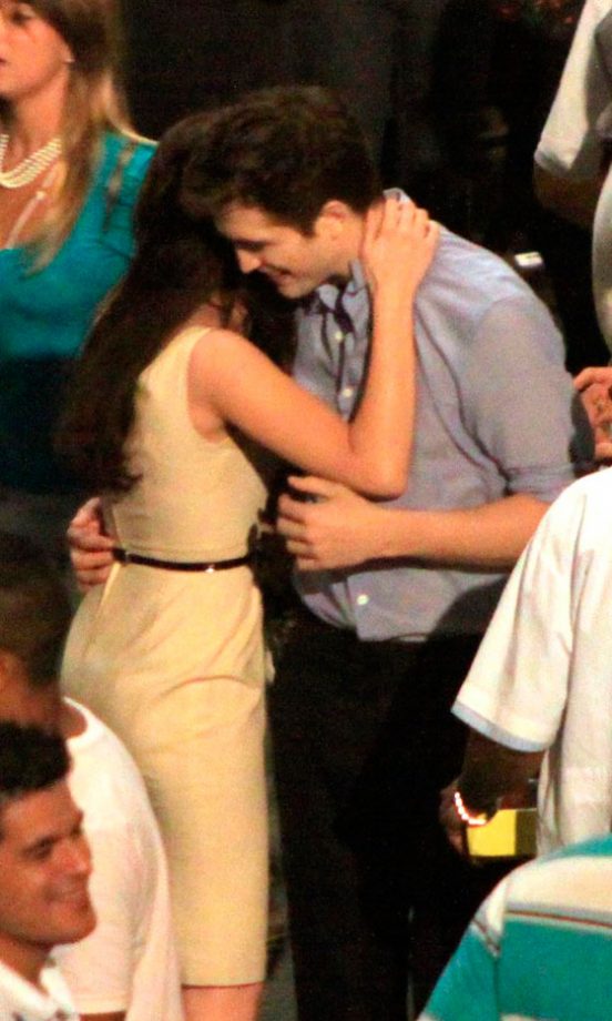 Kristen Stewart And Robert Pattinson On The Set Of Breaking Dawn