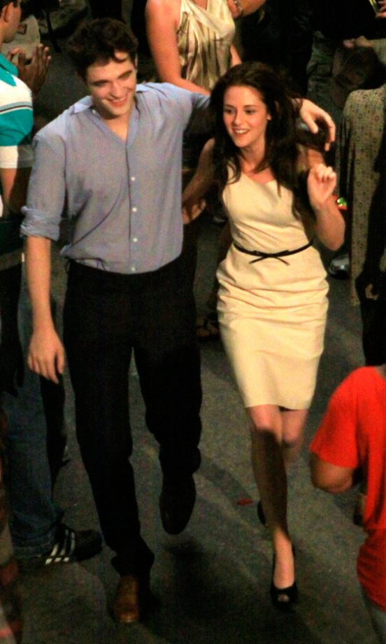 Kristen Stewart And Robert Pattinson As Edward And Bella Cullen