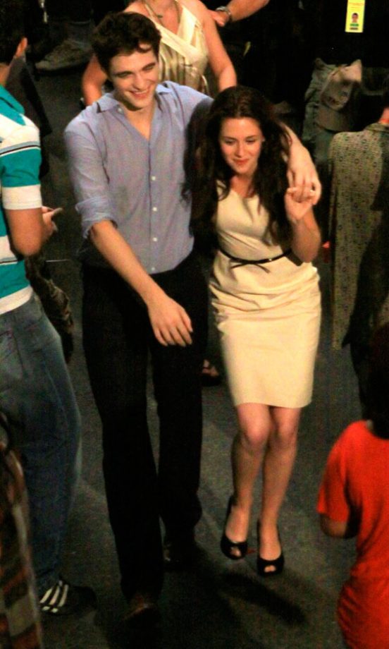 Kristen Stewart And Robert Pattinson On The Set Of Breaking Dawn