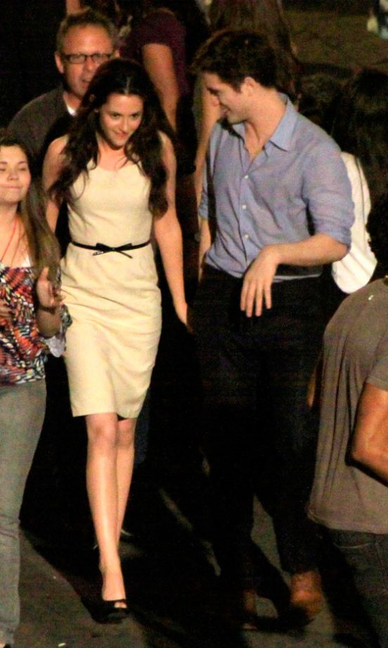 Kristen Stewart And Robert Pattinson On the Set Of Breaking Dawn