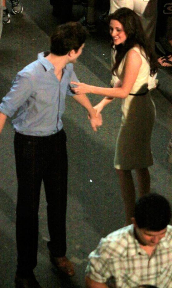 Kristen Stewart And Robert Pattinson On Set Filming Breaking Dawn