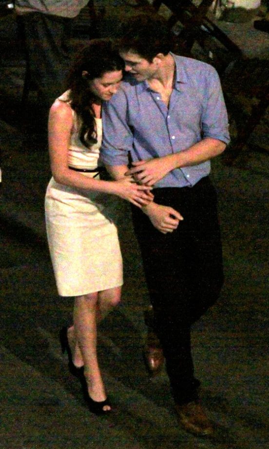 Kristen Stewart And Robert Pattinson Arm In Arm Filming Twilight: Breaking Dawn