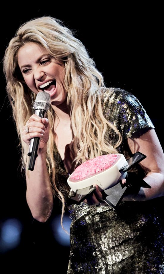 Shakira Accepting The Solidarity Award At The MTV Europe Music Awards 2010