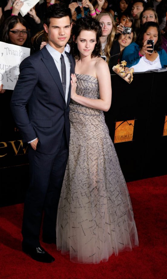 Kristen Stewart Ditched The Jeans And Converse For A Stunning Oscar De La Renta Dress At The LA Premiere Of Twilight Saga: New Moon