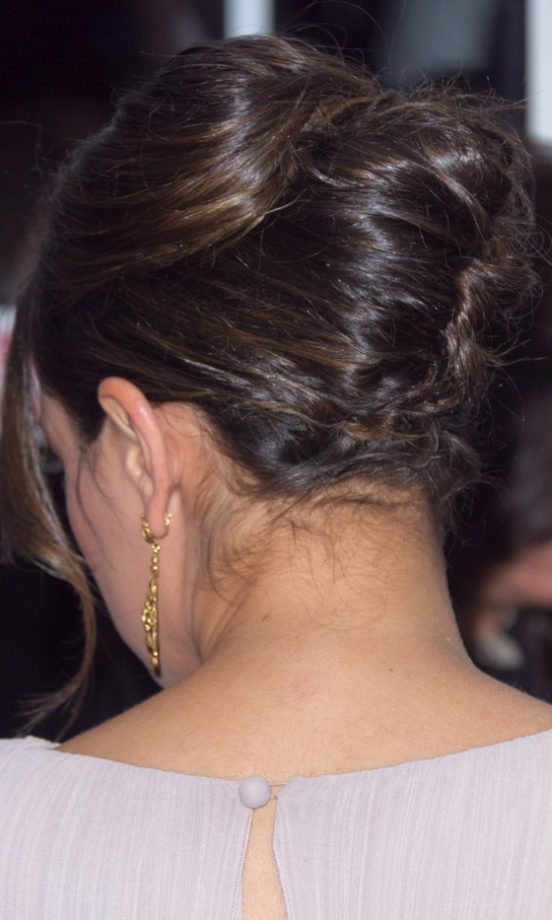 Mila Kunis With A Classic Updo Hairstyle At The Black Swan New York Film Premiere 2010