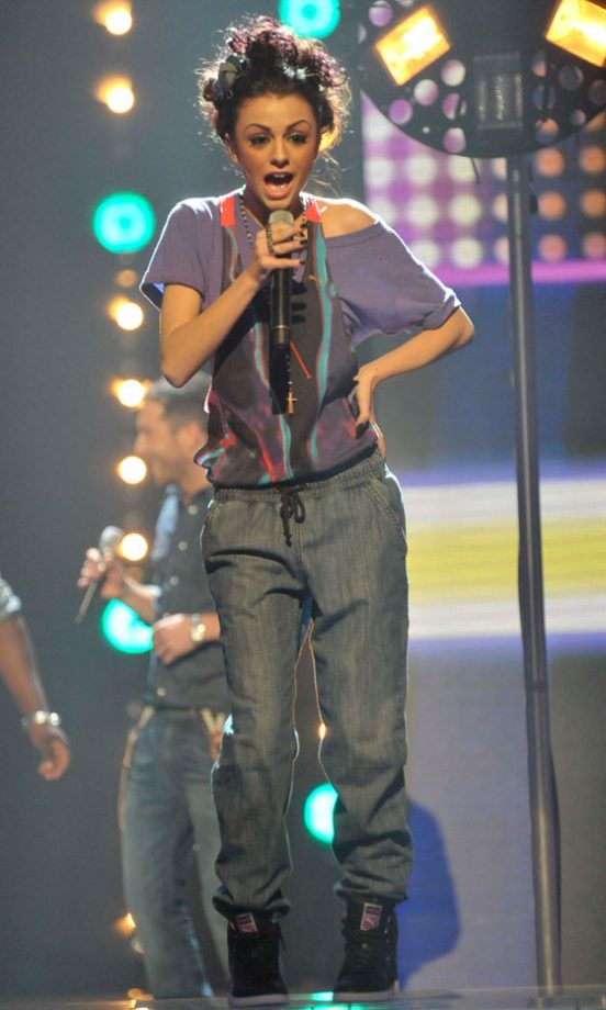 Cher Lloyd Wears Loose Trousers And A Slouchy Shirt On The X Factor 2010