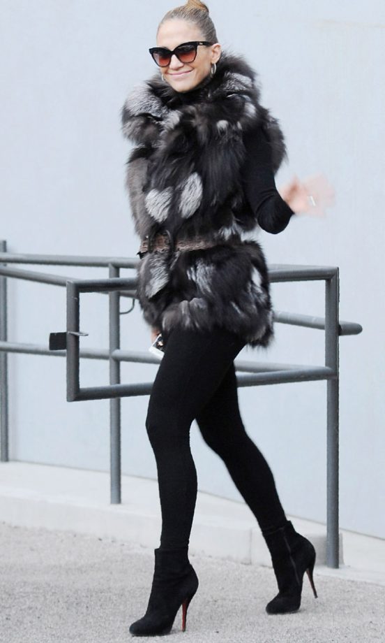 Jennifer Lopez Goes Shopping At The Gucci Store In LA 2010