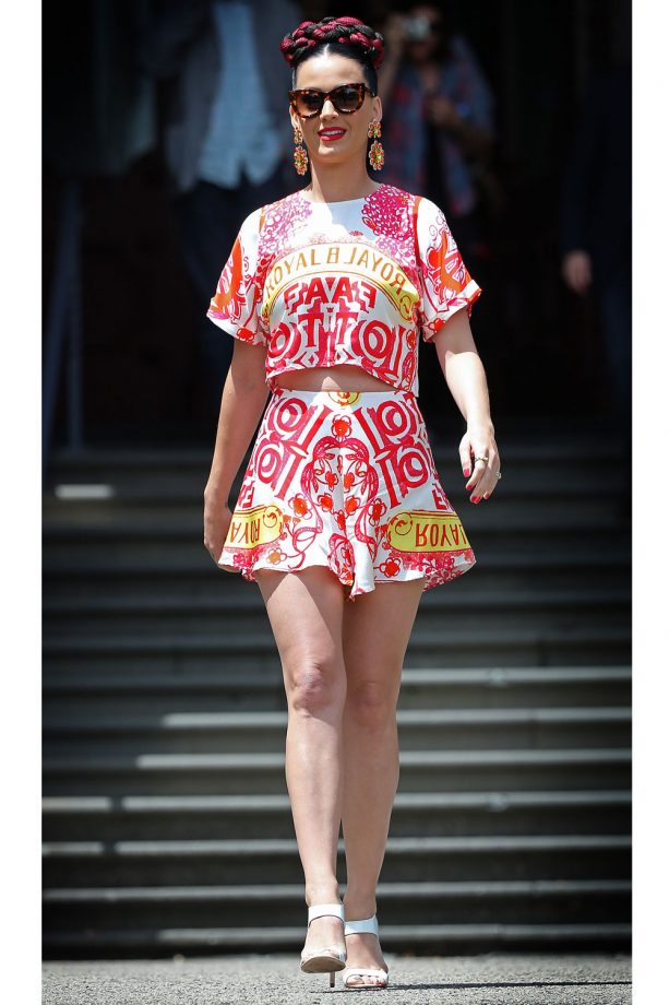 Katy Perry Out And About In A Chic Two Piece, 2014
