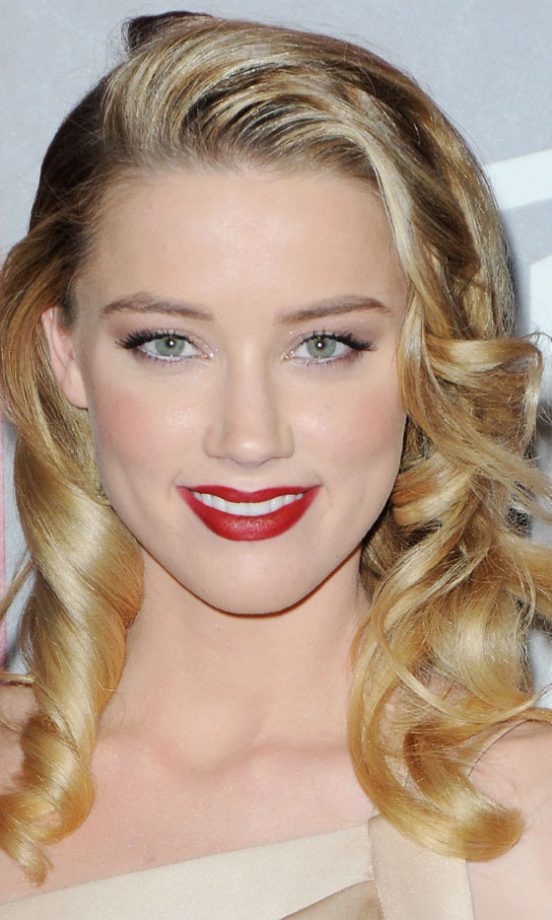 Amber Heard With A Vintage Waved Side-Swept Hairstyle At The Golden Globe Awards, 2011