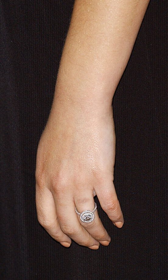 Natalie Portman Shows Off Her Engagement Ring At The LA Premiere Of No Strings Attached, 2011