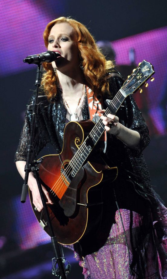 Karen Elson Performs At The Etam Lingerie Collection Catwalk Show At Paris Fashion Week, 2011
