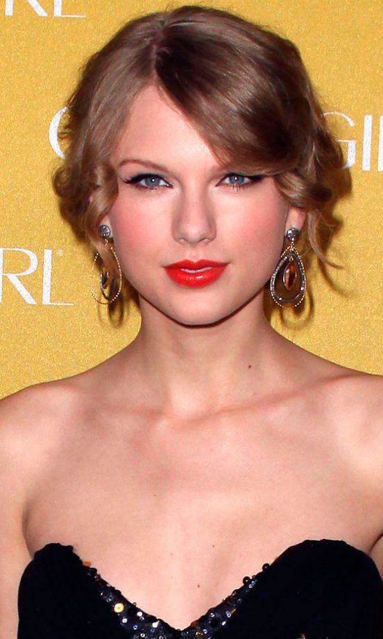 Taylor Swift Goes For Bold Red Lips At Covergirl's 50th Anniversary Party In LA, 2011