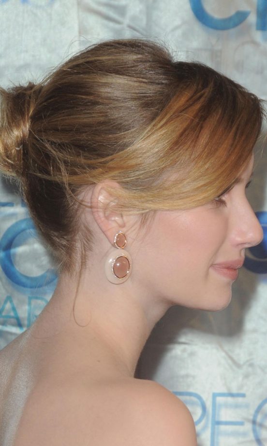 Emma Roberts With A Classic Bun Hairstyle At The People's Choice Awards 2011