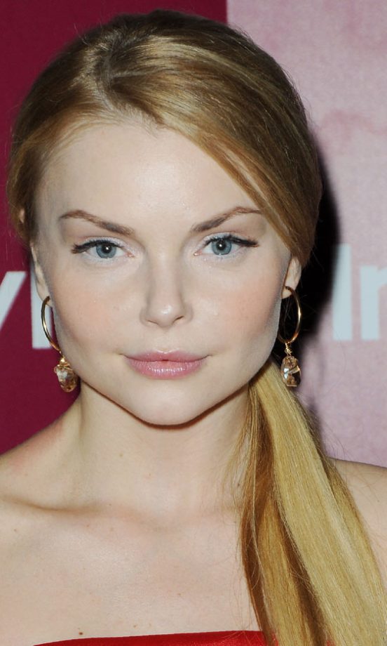 Izabella Miko With A Loose Ponytail Hairstyle At The Golden Globe Awards, 2011