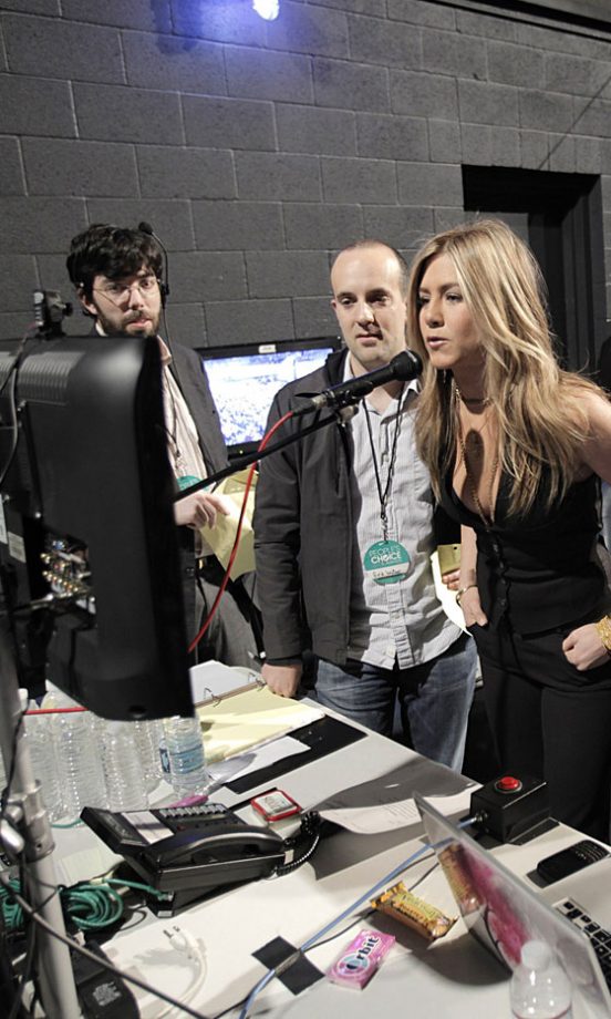 Jennifer Aniston Backstage At The People's Choice Awards 2011
