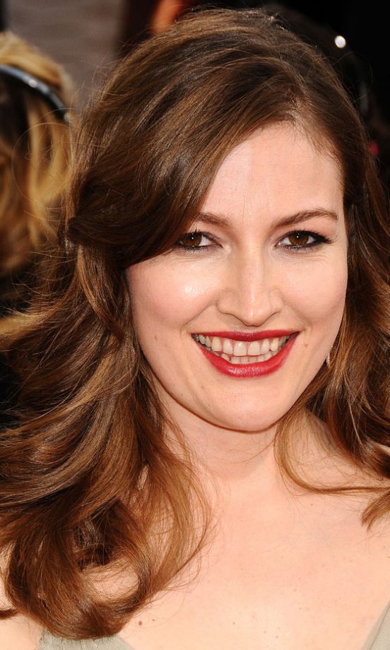 Kelly Macdonald With A Side-Swept Wavy Hairstyle At The Golden Globe Awards, 2011