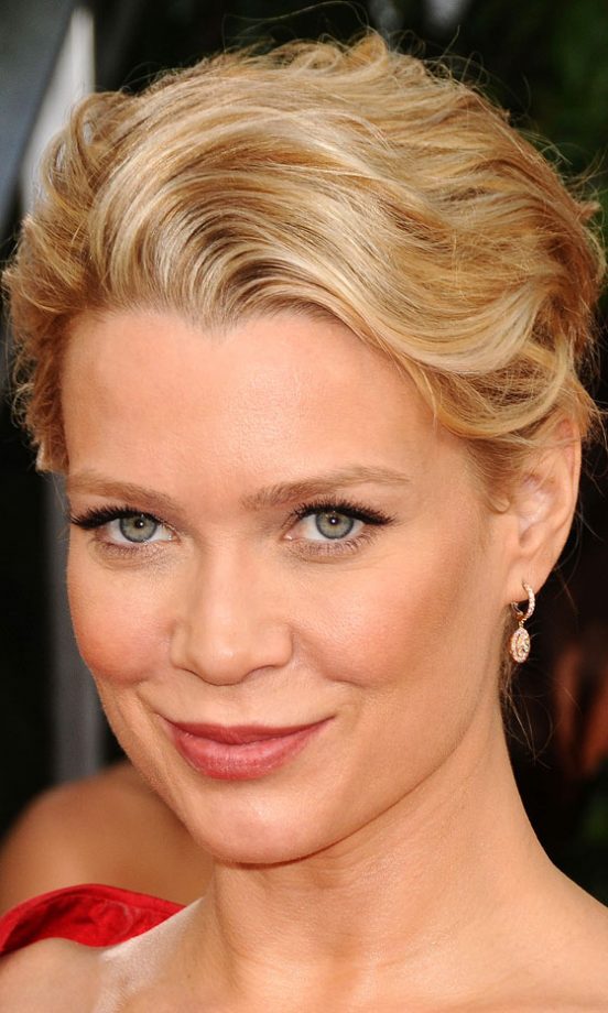 Laurie Holden With A Vintage Waved Hairstyle At The Golden Globe Awards, 2011