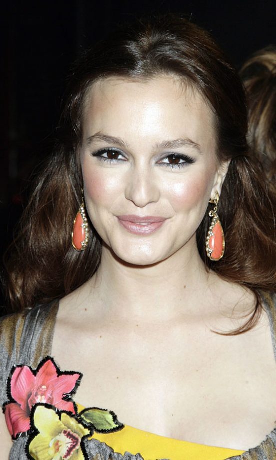 Leighton Meester Looks Picture-Perfect Backstage At The People's Choice Awards 2011