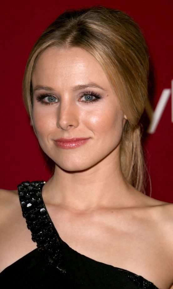 Kristen Bell With A Low-Key Ponytail Hairstyle At The Golden Globe Awards, 2011