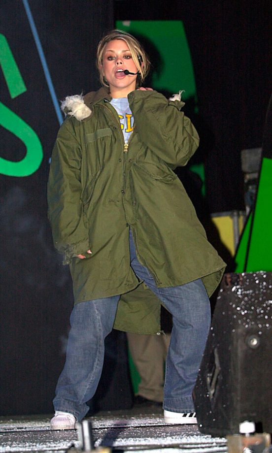 Billie Piper Performs In A Giant Parka, November 2000