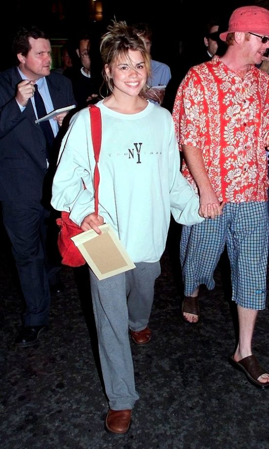 Billie Piper Dresses Down For A Night At The Pub With Ex-Husband Chris Evans, June 2001