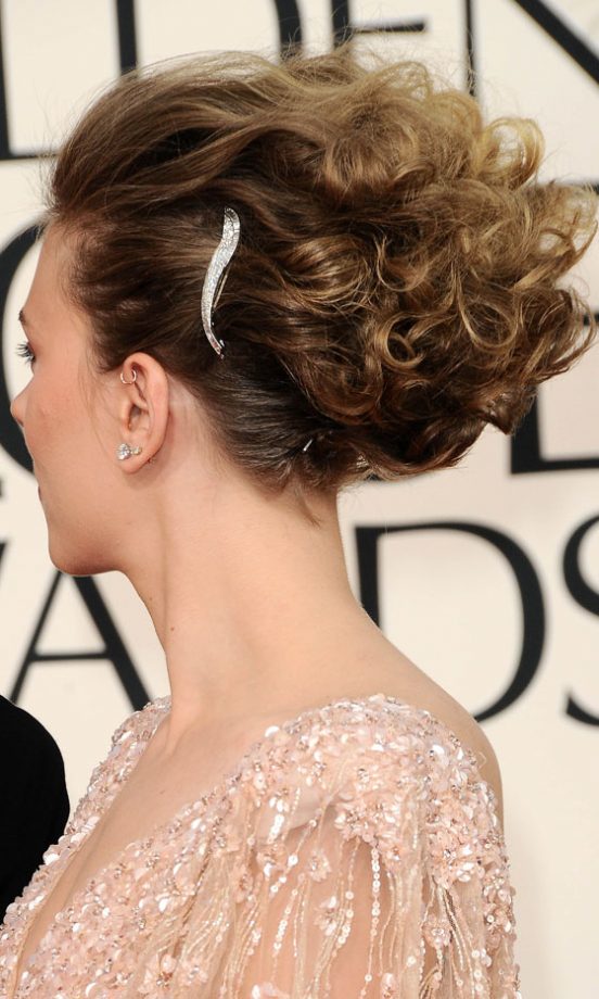 Scarlett Johansson Accessorized Her Hairstyle With Van Cleef & Arpels Hair Jewels At The Golden Globe Awards, 2011