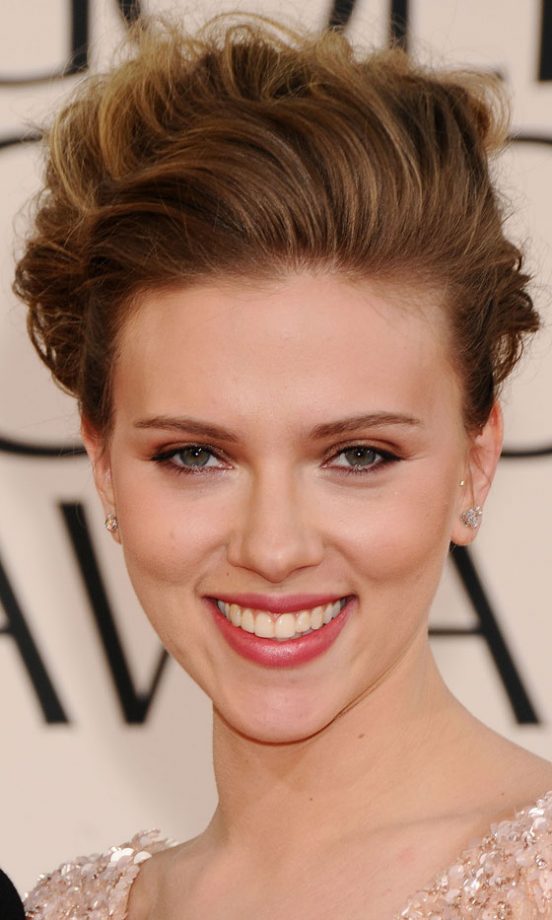 Scarlett Johansson With A Bouffant Hairstyle At The Golden Globe Awards, 2011