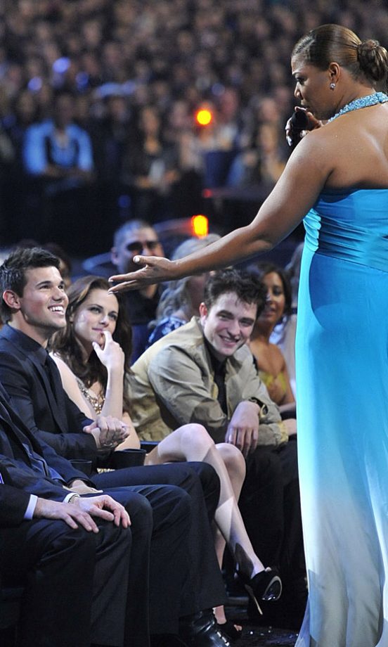 Taylor Lautner, Kristin Stewart And Robert Pattinson With Queen Latifa At The People's Choice Awards 2011