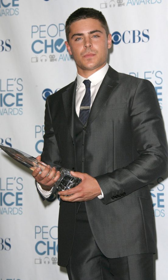 Zac Efron Accepted The Award For Favourite Movie Star Under 25 At The People's Choice Awards 2011