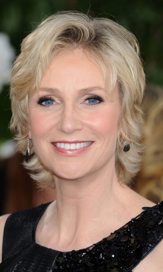 Jane Lynch With A Wavy Cropped Hairstyle At The Golden Globe Awards, 2011