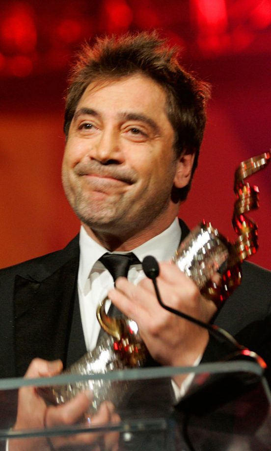 Javier Bardem Accepts His International Star Award At The 2011 Palm Springs Film Awards