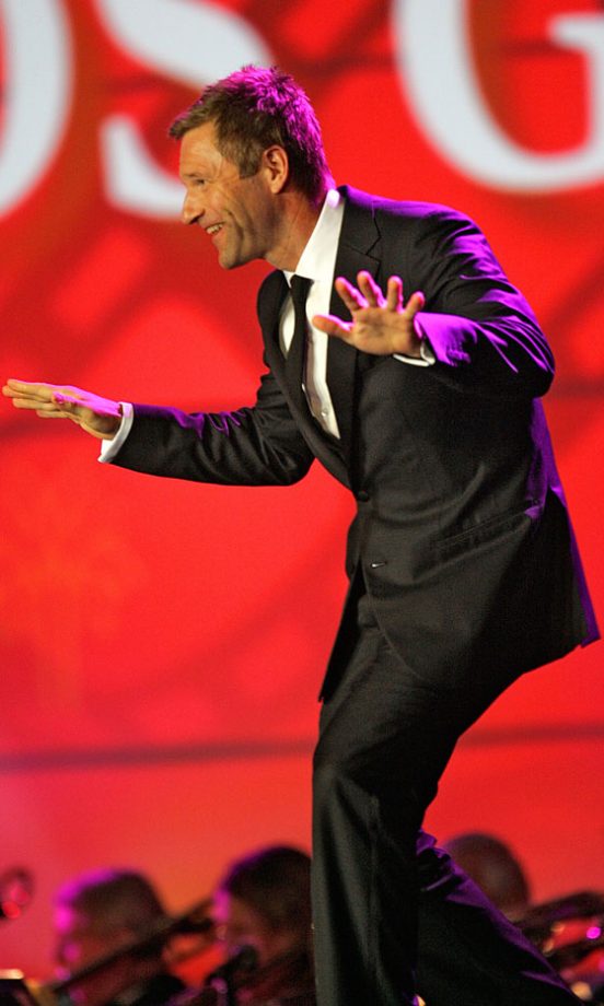 Aaron Eckhart On Stage At The 2011 Palm Springs Film Awards