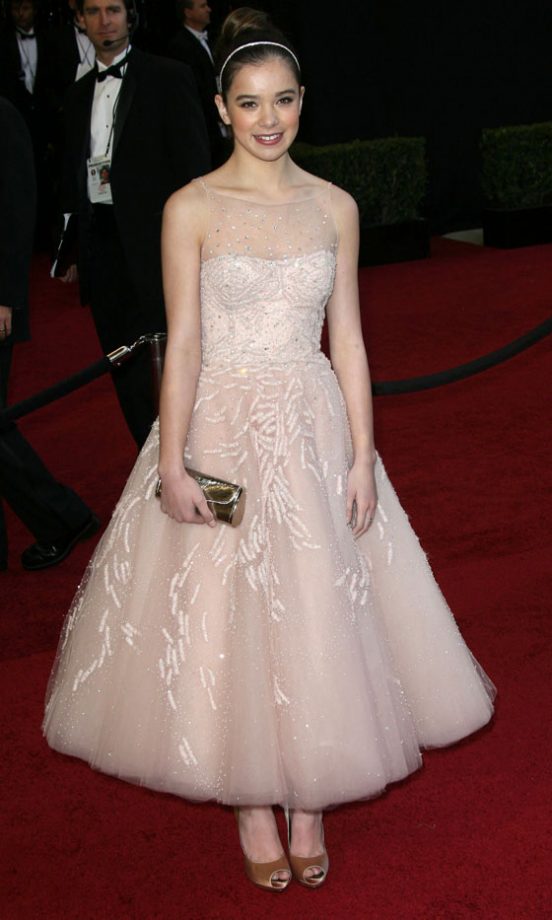 Hailee Steinfeld Wearing Marchesa At The Oscars 2011