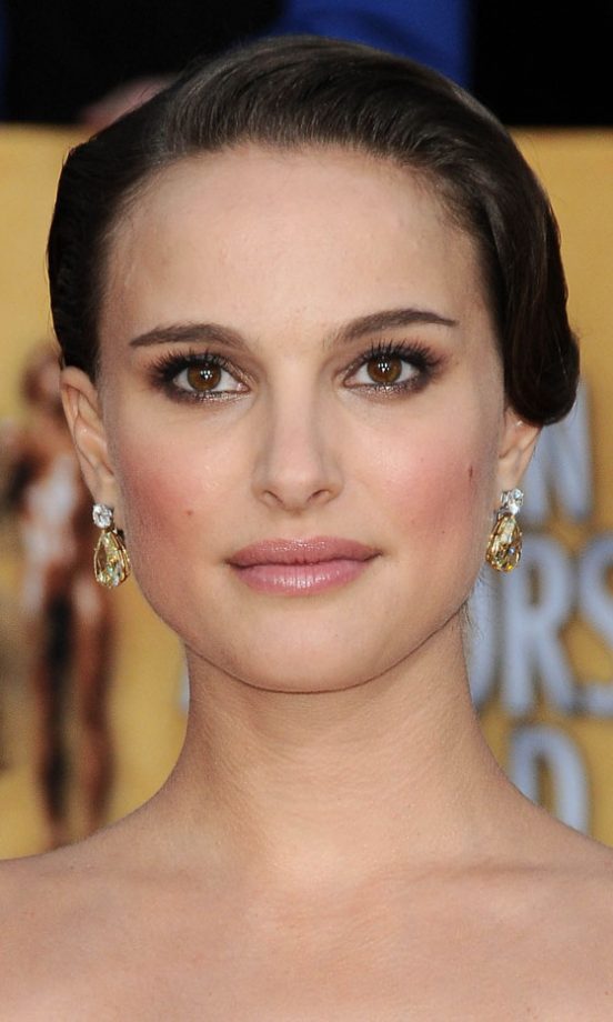 Natalie Portman Looked Stunning With A Simple Updo Hairstyle At The Screen Actors Guild Awards 2011