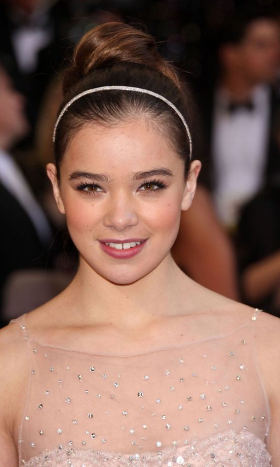 Hailee Steinfeld At The Oscars 2011