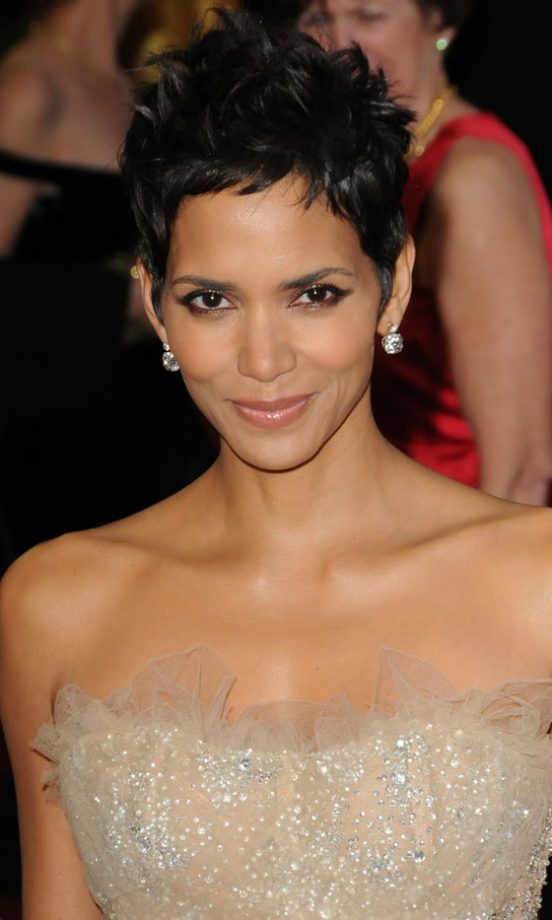 Halle Berry At The Oscars 2011