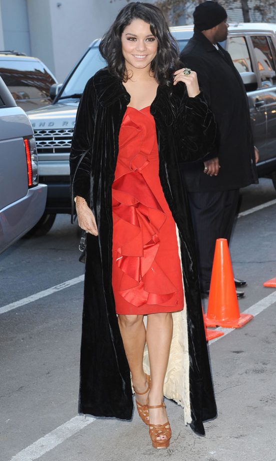 Vanessa Hudgens Arriving At The Marchesa Autumn/Winter 2011 Fashion Show