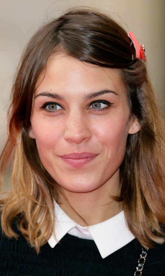 Alexa Chung Wearing A Pink Girly Hair Accessory At The Royal Academy Of Arts Summer Exhibition Preview Party, June 2010