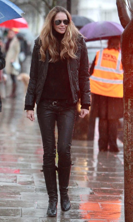 Elle Macpherson Looks Every Inch The Catwalk Star In A Head-To-Toe Black, 2011